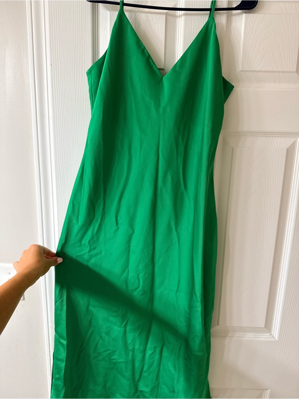 Sleek Emerald Slip Maxi Dress with V-Neck